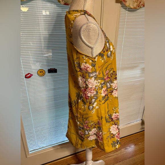 Dress - Picture 2 of 5